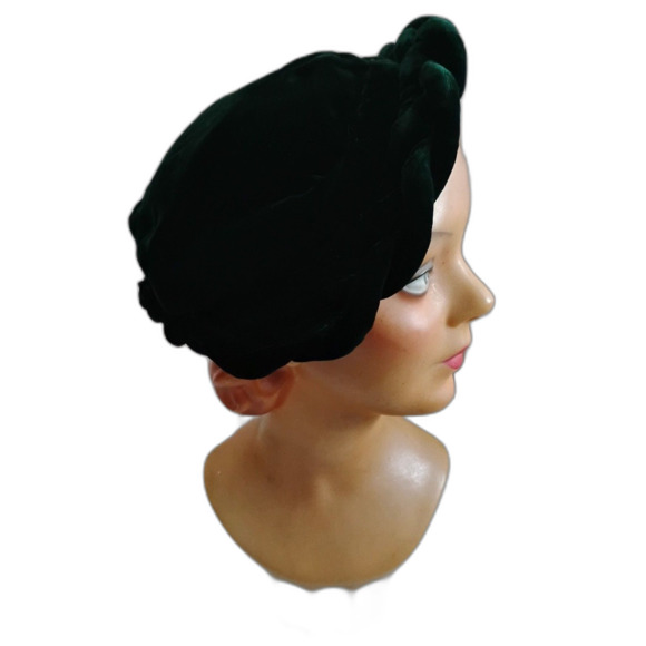 1930s Vintage Deep Green Velvet Evening Hat, Size 22 - Picture 2 of 5